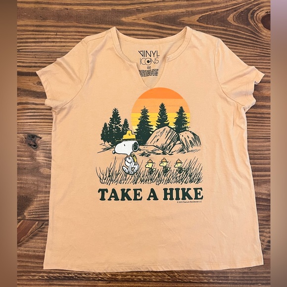 Women Graphic Tee - Picture 3 of 4